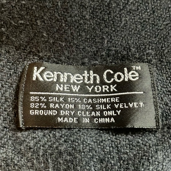 Kenneth Cole New York Silk and Cashmere Velvet Fringe Scarf🖤 - Picture 8 of 9